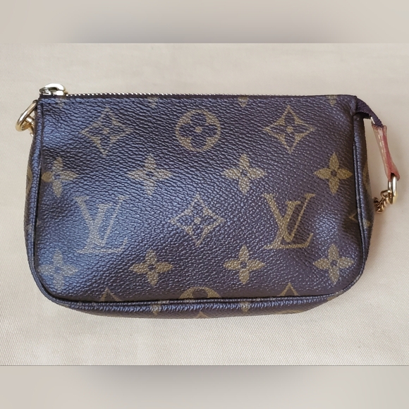 Louis Vuitton Mini Pochette Accessoires - Picture 2 of 16